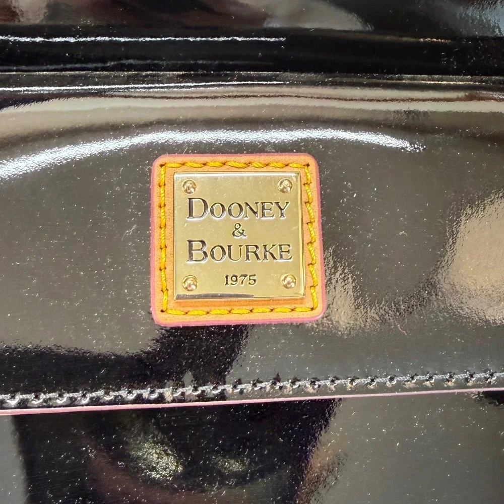 NWT Dooney & Bourke Black Patent Leather Hobo Style Bag Tan Trim Gold‎ Hardware